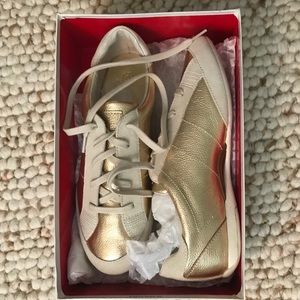 New in Box Coach leather Reina sneakers